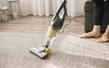 imgi_18_girl-cleaning-house-with-vacuum-cleaner_1157-46766 imgi_18_girl-cleaning-house-with-vacuum-cleaner_1157-46766